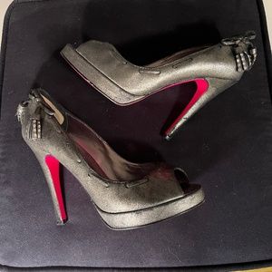 Betsey Johnson Vero Cuoio Gunmetal Gray/silver Peeptoe pump Size 6 1/2